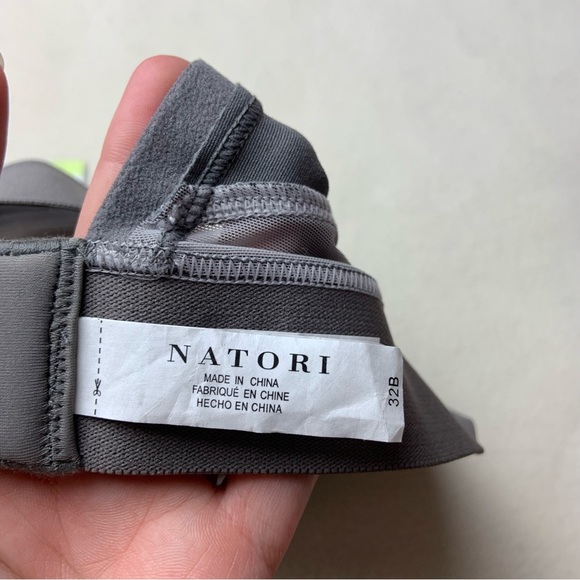 NWT New Natori Light Gray Gravity Contour Underwire Sports Bra Size 32B - Picture 4 of 4